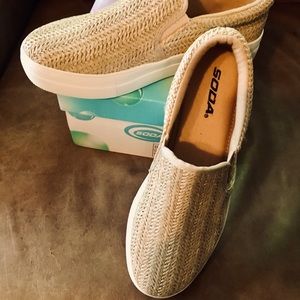 Soda Platform Sneakers Size 7